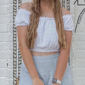 American Eagle, Medium, White, Off Shorter Cropped Top.